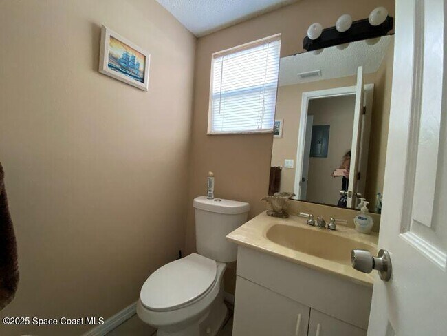 Building Photo - 404 Taylor Ave