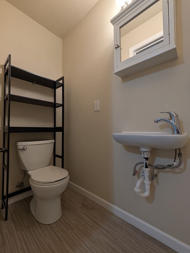 Building Photo - 1-Bedroom, 1-Bath Apartment In Downtown Springfield!