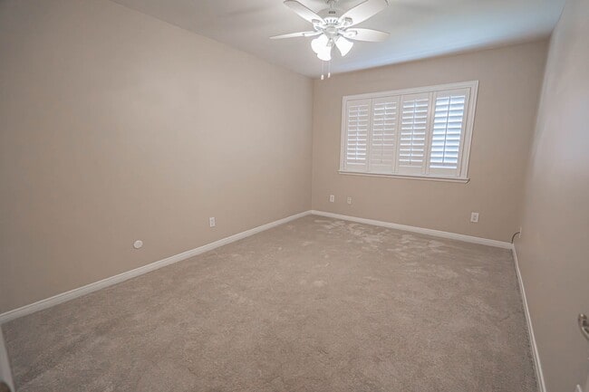 Building Photo - Valencia 4 Bedroom Home for Rent.