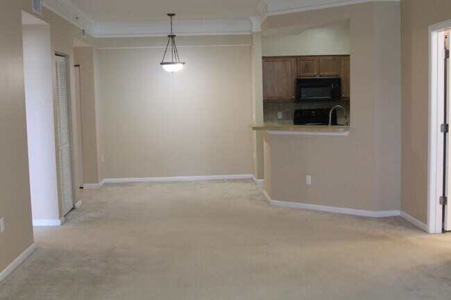 Building Photo - 4203 Myrtlewood Cir E