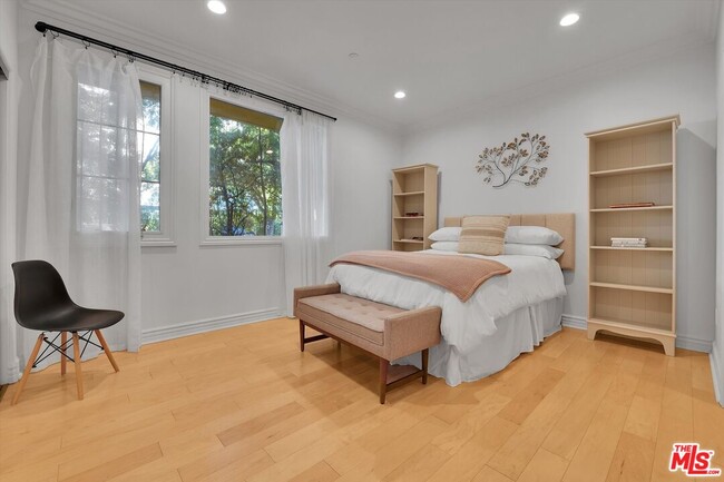 Building Photo - 1601 S Bentley Ave