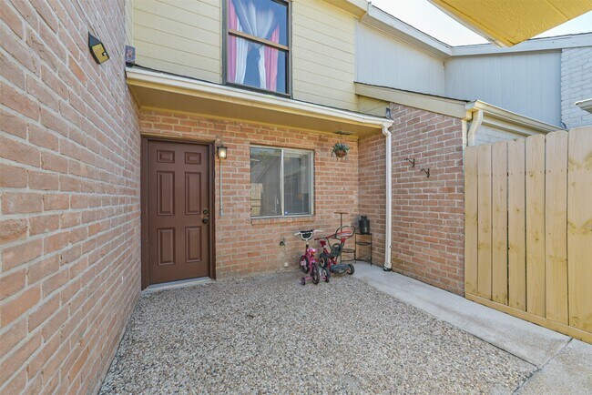 Building Photo - 4708 N Cashel Cir