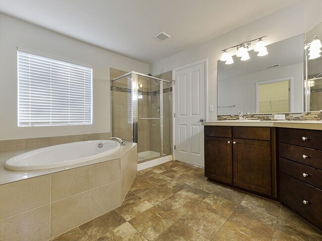 Building Photo - Application Approved - Stunning 4+ Bedroom 2.5 Bath Lea Hill, Auburn