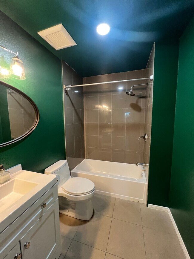 Building Photo - Garden Park Townhomes: 3 Bedroom 3 Bath At...