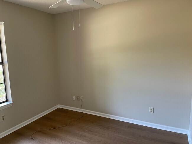 Building Photo - 107 Wisteria Ct