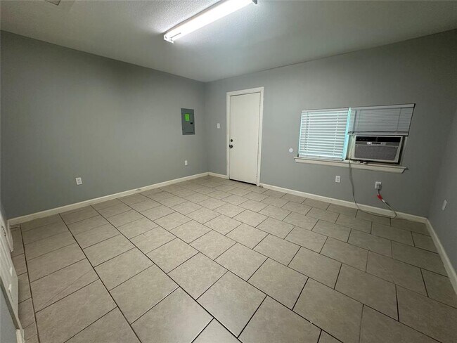 Building Photo - 107 Altic St