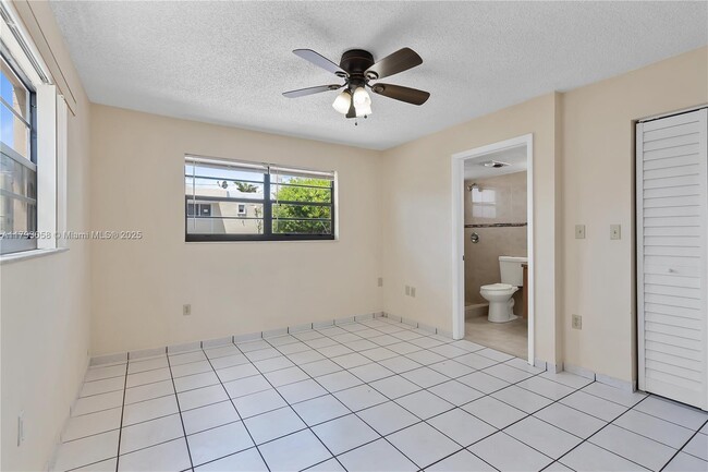 Building Photo - 7915 Harding Ave