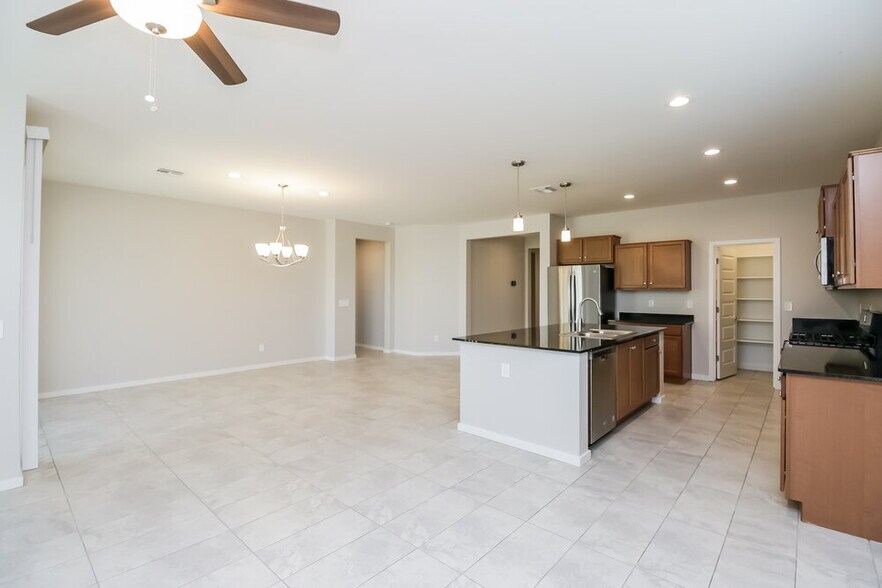 Building Photo - 654 Glen Canyon Dr