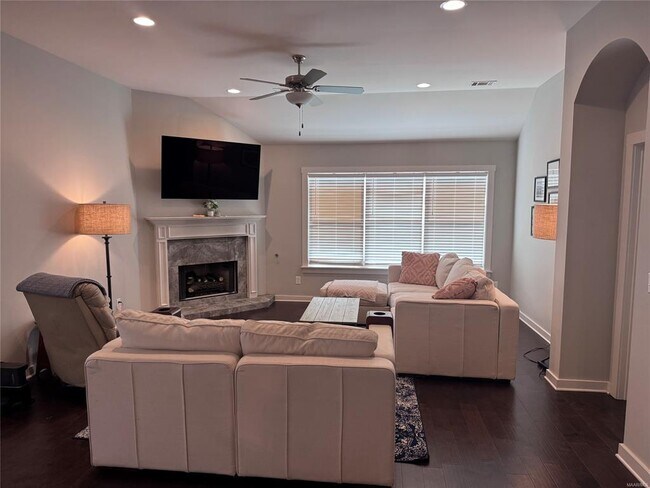 Building Photo - 730 Hedgefield Way