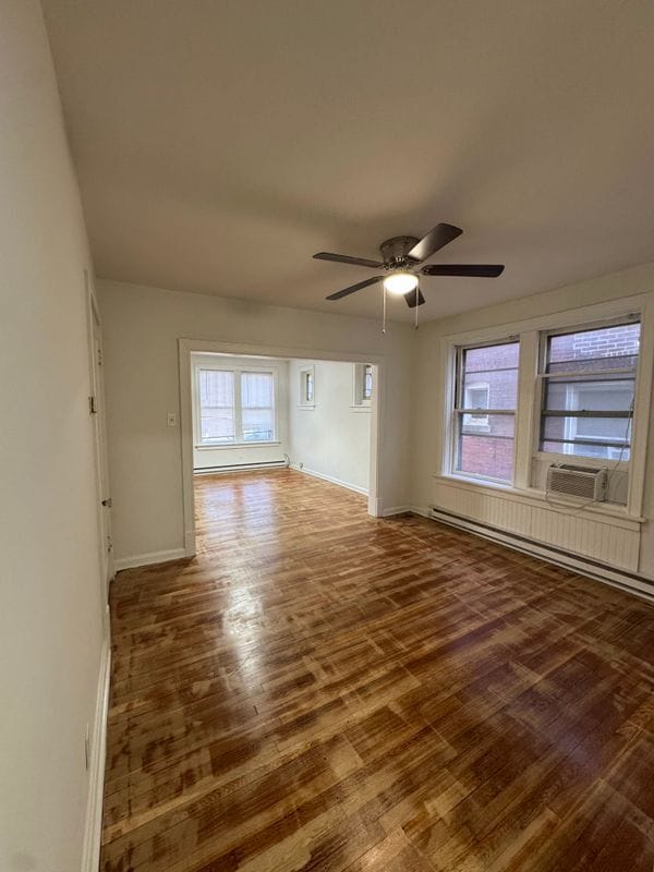 Building Photo - 4962 Lindenwood Ave