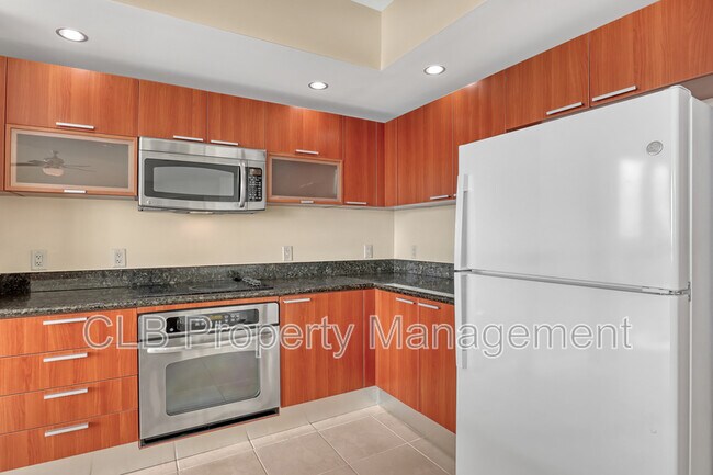 Building Photo - 231 Riverside Dr