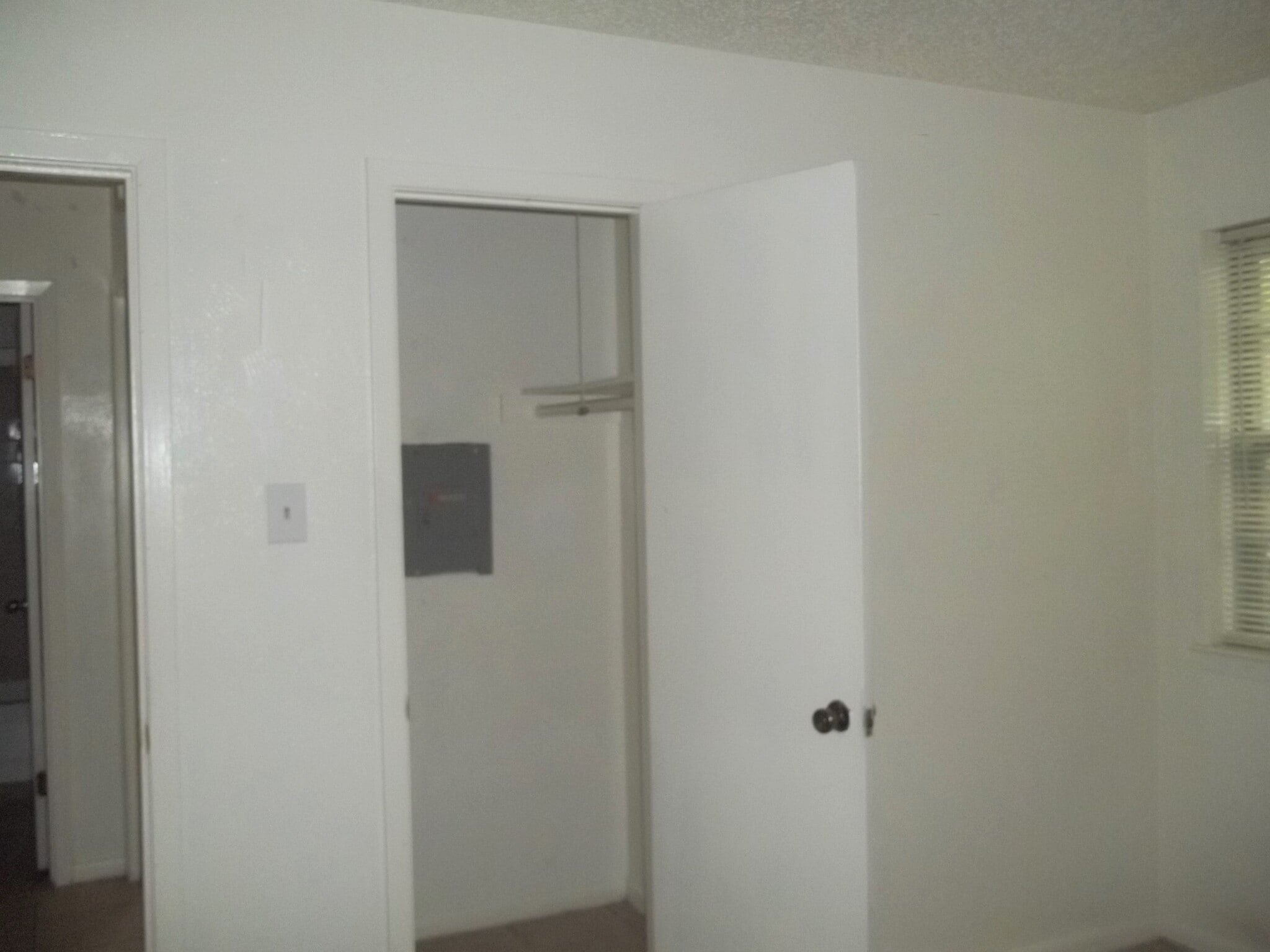 Building Photo - 913 Dryden Ave