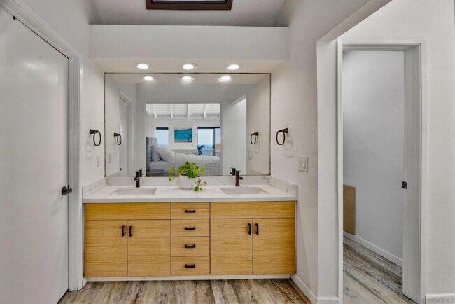 Building Photo - 1539 San Miguel Ave