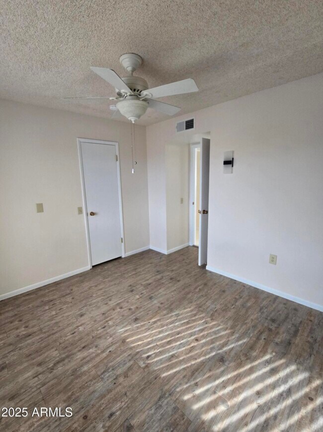 Building Photo - 9714 W Mockingbird Dr