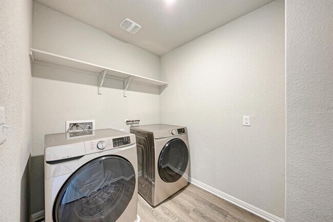 Building Photo - 1232 Vogel Dr