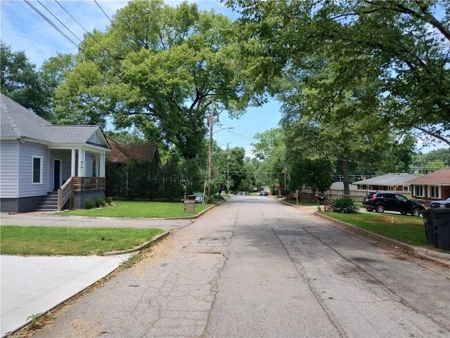 Building Photo - 3279 Elm St