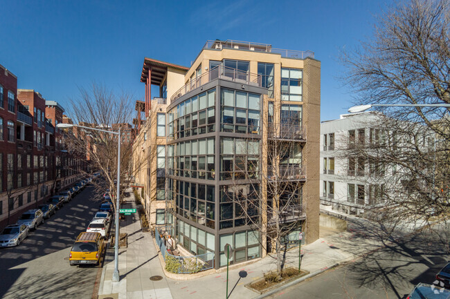 Building Photo - Adams Row