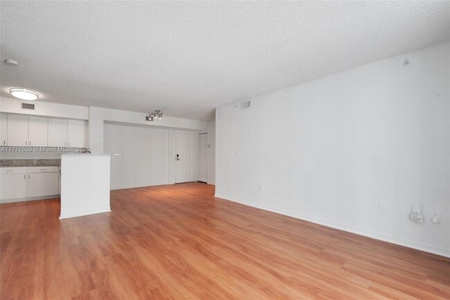 Building Photo - 1111 Brickell Bay Dr