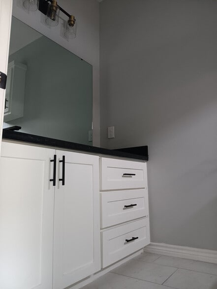 Building Photo - 5809 Ozark Ave