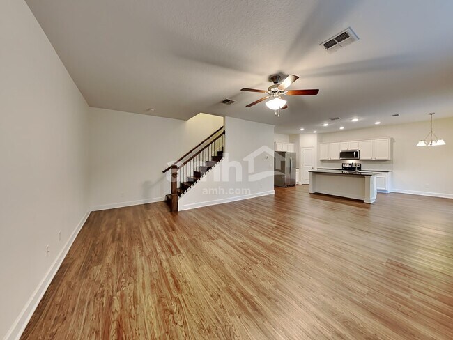 Building Photo - 221 Crestrun Loop