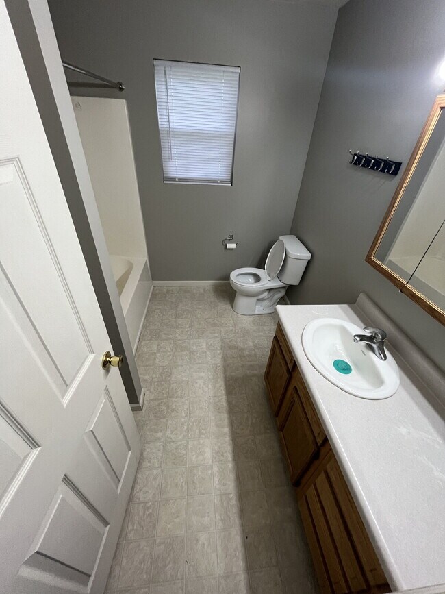 Building Photo - 307 Onyx Dr