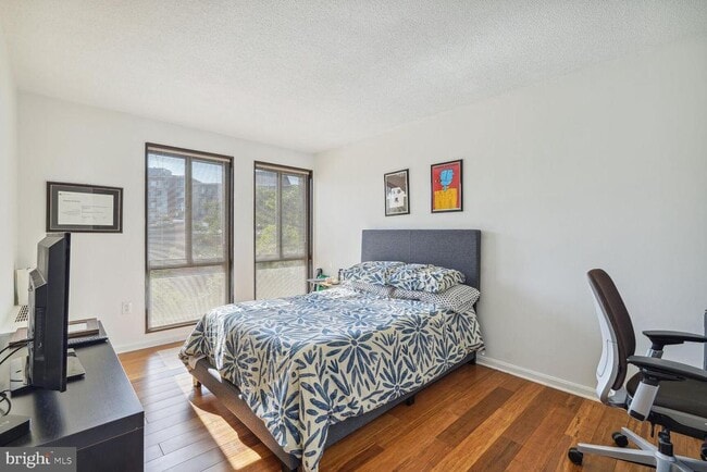 Building Photo - 1280 21st St NW