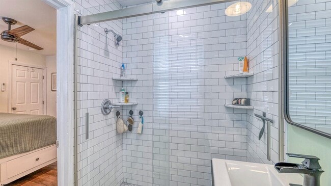 Building Photo - 117 Newport Ct