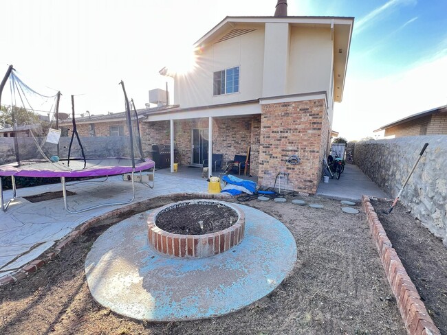 Building Photo - 9209 Darlina Dr
