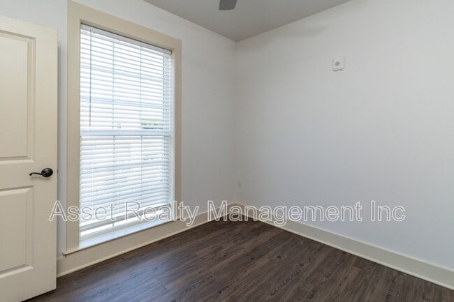 Building Photo - 1110 Franck St