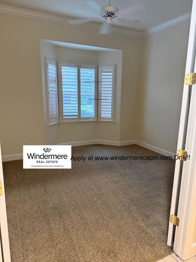 Building Photo - Welcome Home To This Well Maintained Immaculate Westlake Gated Community HOME!