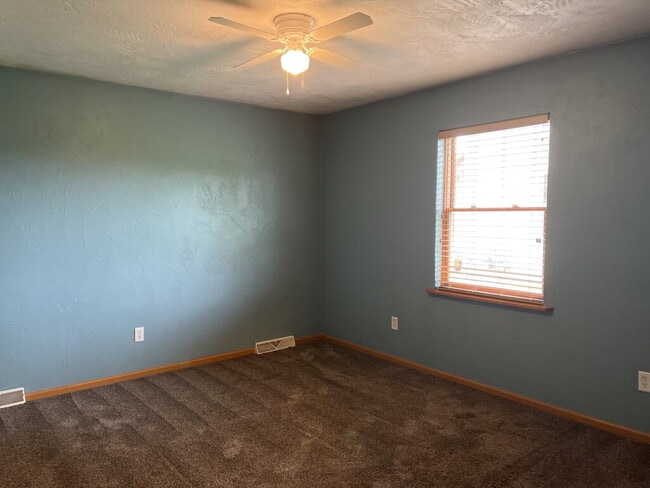 Building Photo - 3 Bedroom, 3 Bath Duplex in Greenville