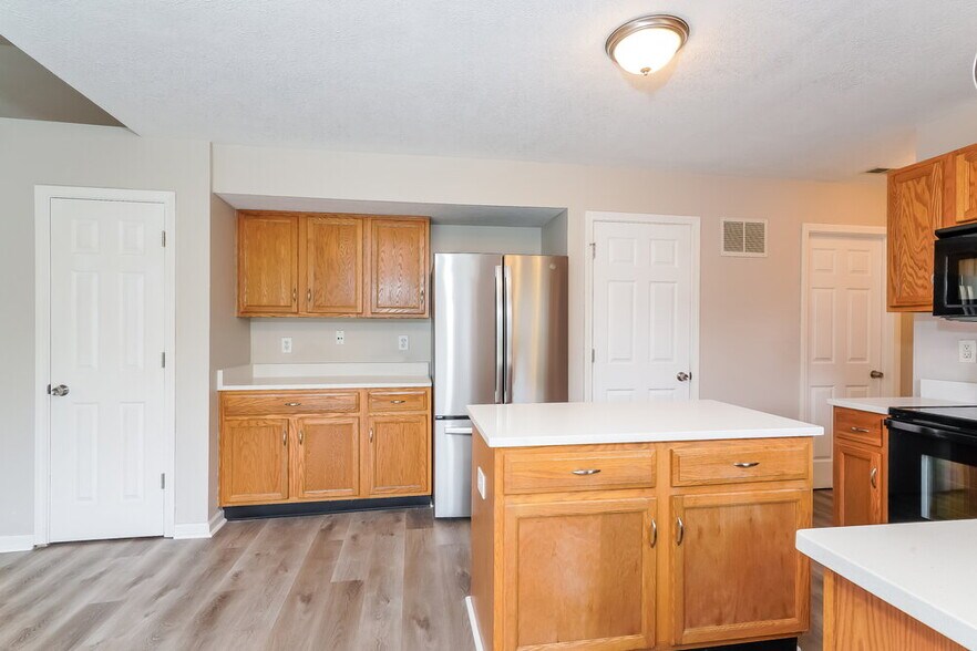 Building Photo - 4294 Blue Spruce Ct