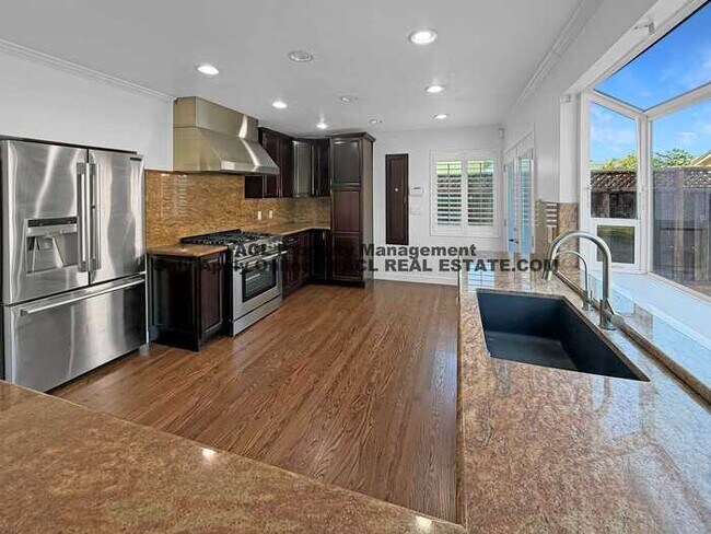 Building Photo - Charming San Lorenzo Village Home with Solar & Spacious Backyard