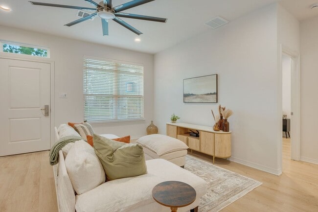 Building Photo - Brand New 6 Bed, 6.5 Bath, 3 Story Townhomes w/ Bonus Room & Balcony!