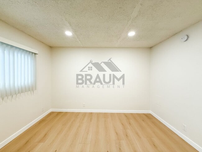 Building Photo - 11007 Hartsook St