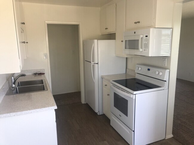 Building Photo - 2611 E Broadway