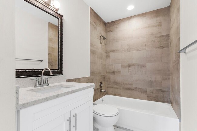 Building Photo - 712 Meadows Cir
