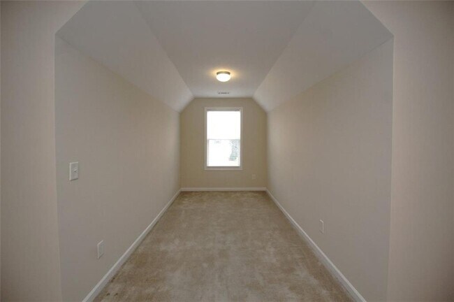 Building Photo - 5670 Winter Bluff Way NE