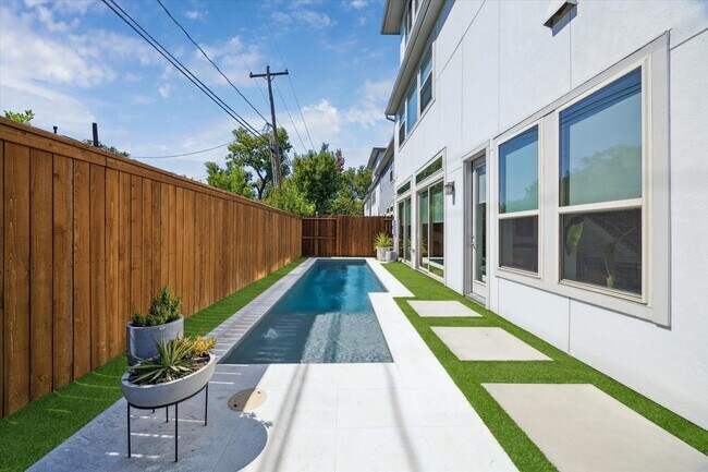 Building Photo - 6609 Basal Woods Way