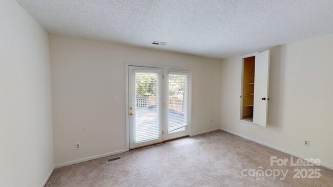 Building Photo - 4025 Woodfox Dr