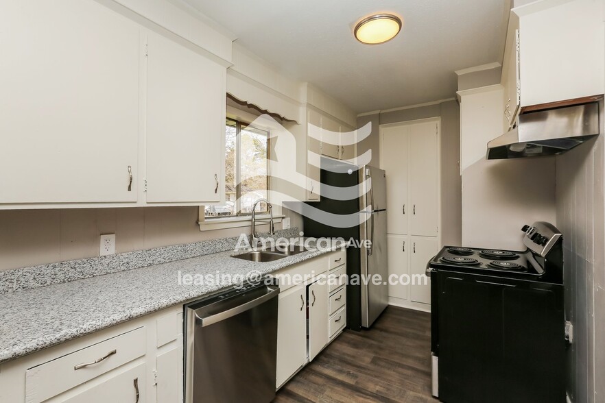 Building Photo - 1344 Dorgan St