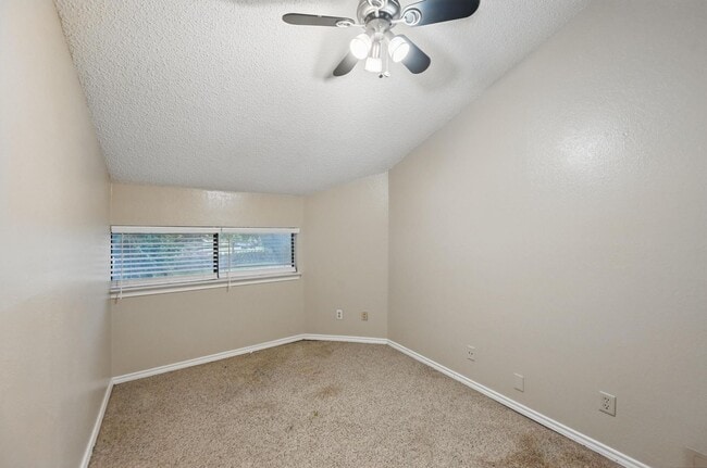 Building Photo - Beautiful 3 Bedroom Condo Overlooking The ...