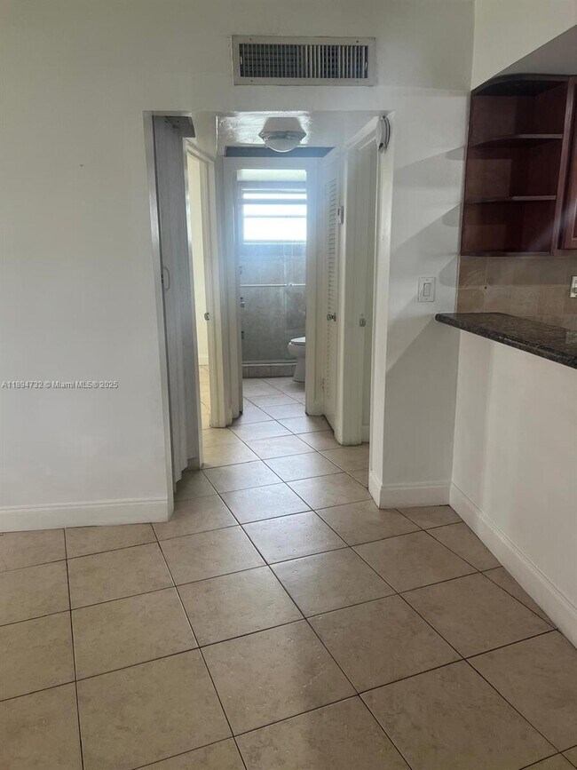 Building Photo - 1663 NE Miami Gardens Dr