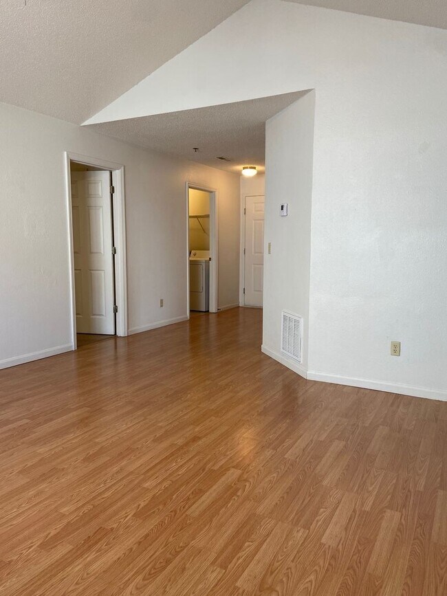 Building Photo - Condominium in FoxPointe