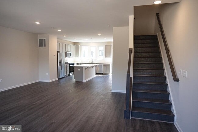 Building Photo - 238 Mainstream Dr
