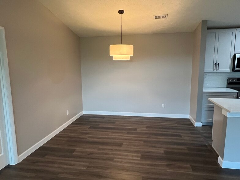 Dining Room - 8892 Eagleview Dr