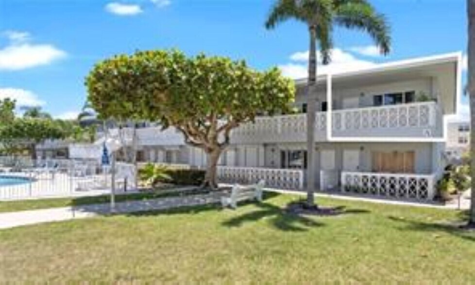 Building Photo - 2170 NE 51st Ct