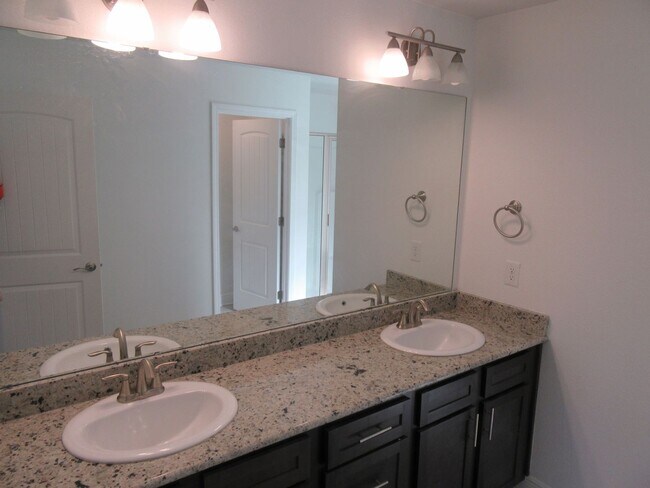Building Photo - 3836 Redbud Wy