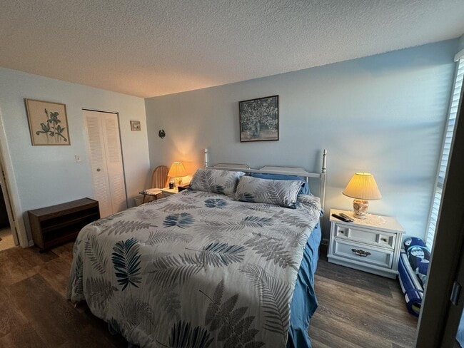 Building Photo - 2 Bedroom 2 Bathroom direct ocean condo