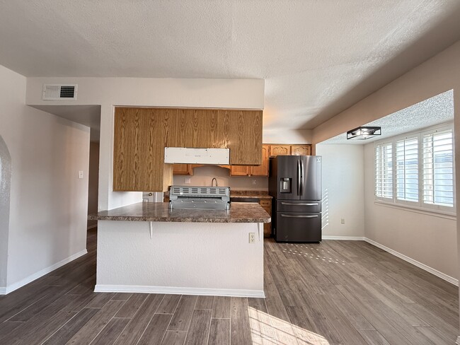 Building Photo - 9321 Sorbonne Dr